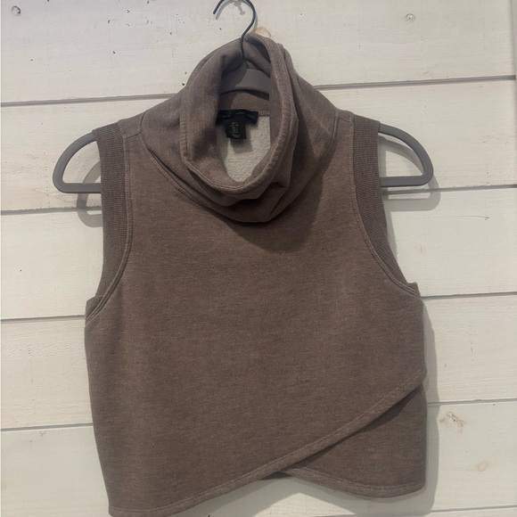 House of Harlow 1960 Taupe Sleeveless Cowl Neck Sweater Cropped - Picture 13 of 13